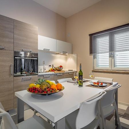 Apartment Maris ロヴィニ エクステリア 写真