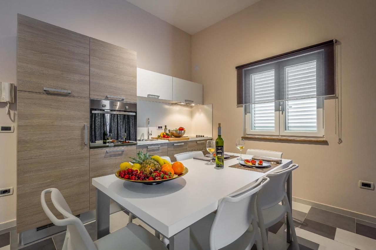 Apartment Maris ロヴィニ エクステリア 写真