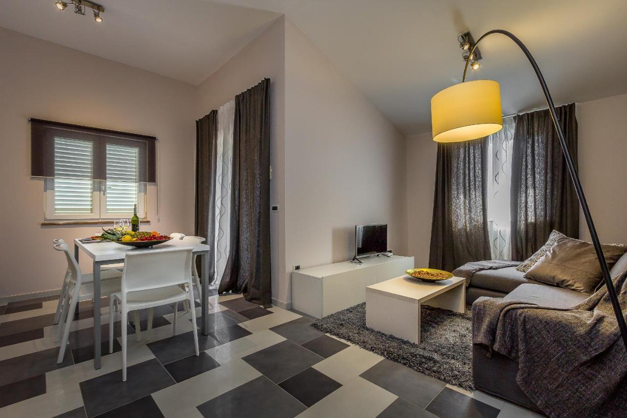 Apartment Maris ロヴィニ エクステリア 写真